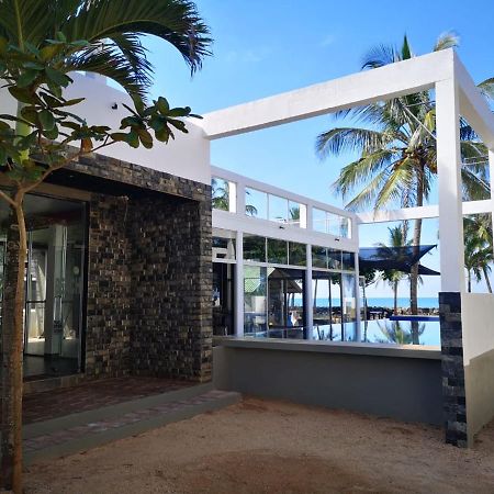 Saara Beach Hotel Marawila Exteriör bild