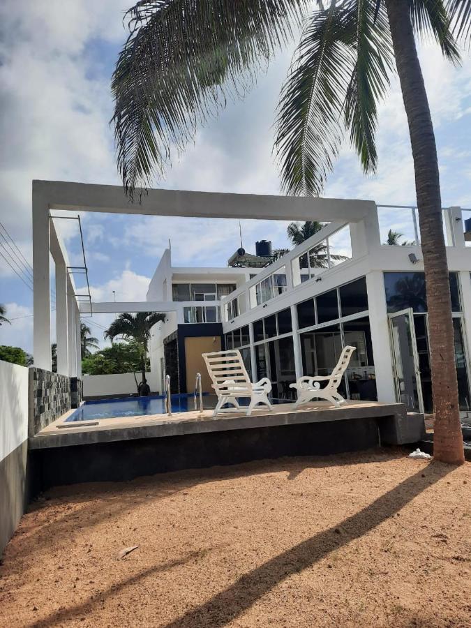 Saara Beach Hotel Marawila Exteriör bild
